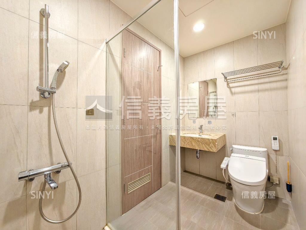 ★芬蘭極光河景三房車位★房屋室內格局與周邊環境