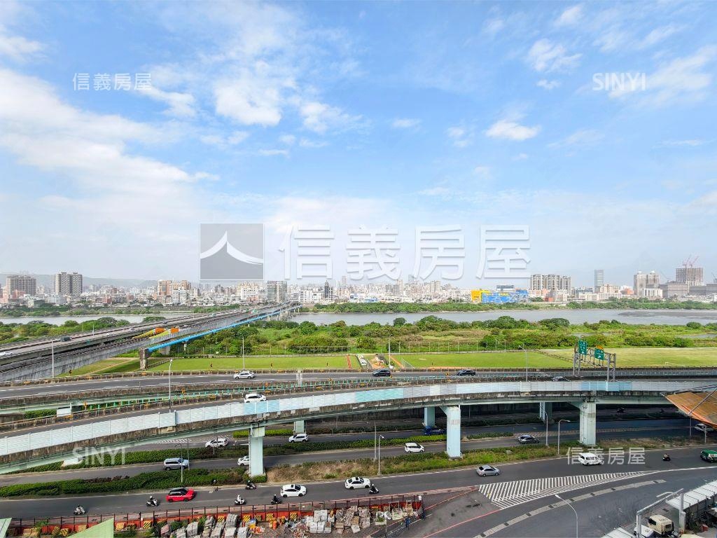 ★芬蘭極光河景三房車位★房屋室內格局與周邊環境