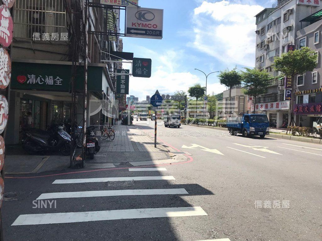 捷運旁面中正路二樓房屋室內格局與周邊環境