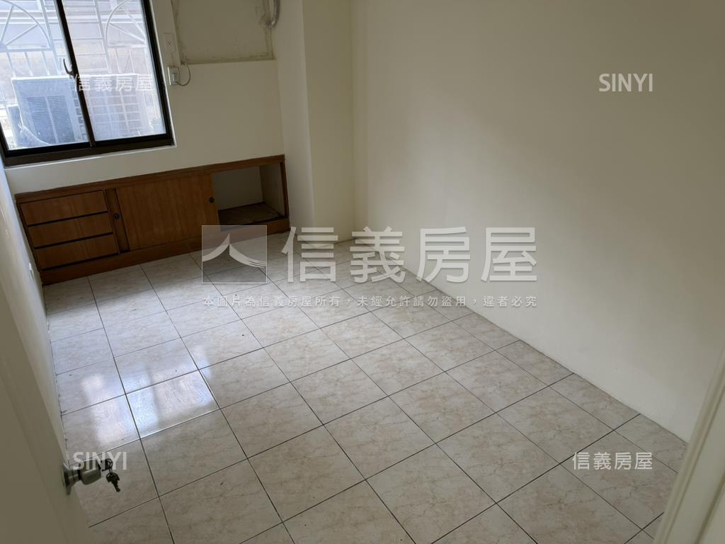 高鐵捷運雙衛浴開窗大四房房屋室內格局與周邊環境