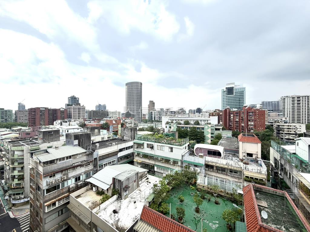 次頂樓安和大四房房屋室內格局與周邊環境