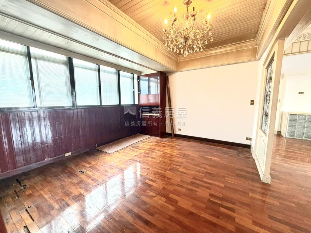 次頂樓安和大四房房屋室內格局與周邊環境