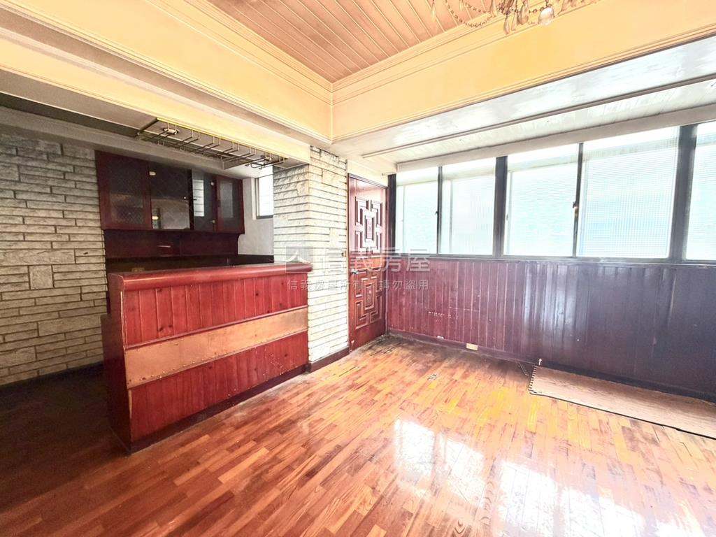 次頂樓安和大四房房屋室內格局與周邊環境