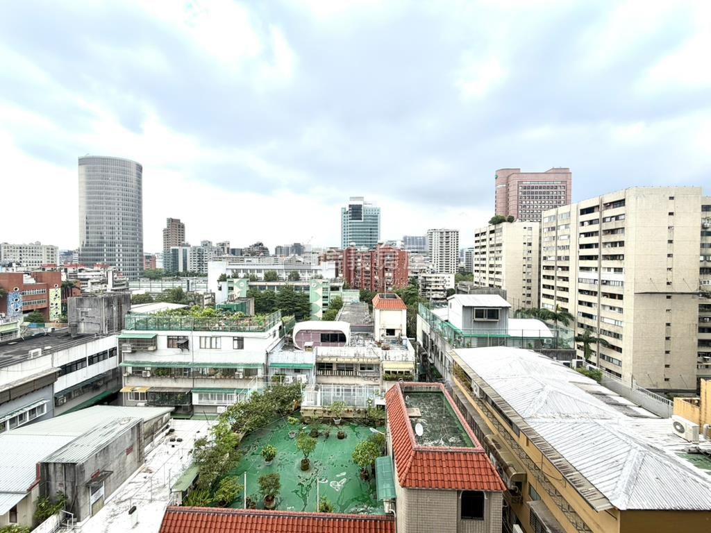 次頂樓安和大四房房屋室內格局與周邊環境