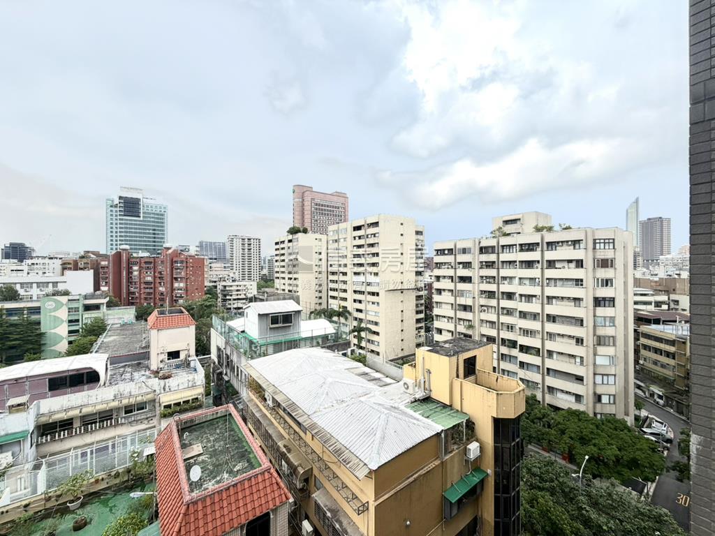 次頂樓安和大四房房屋室內格局與周邊環境