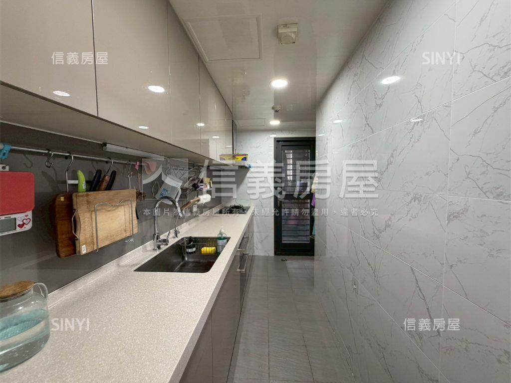 豪情世家漂亮四房車位房屋室內格局與周邊環境
