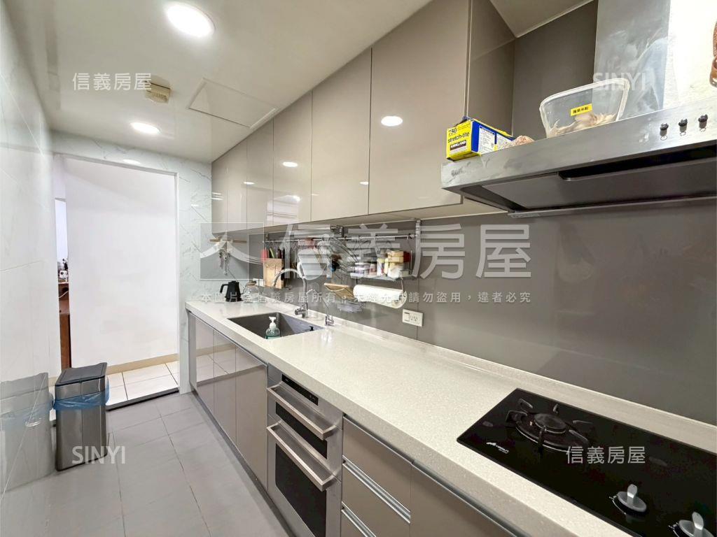 豪情世家漂亮四房車位房屋室內格局與周邊環境