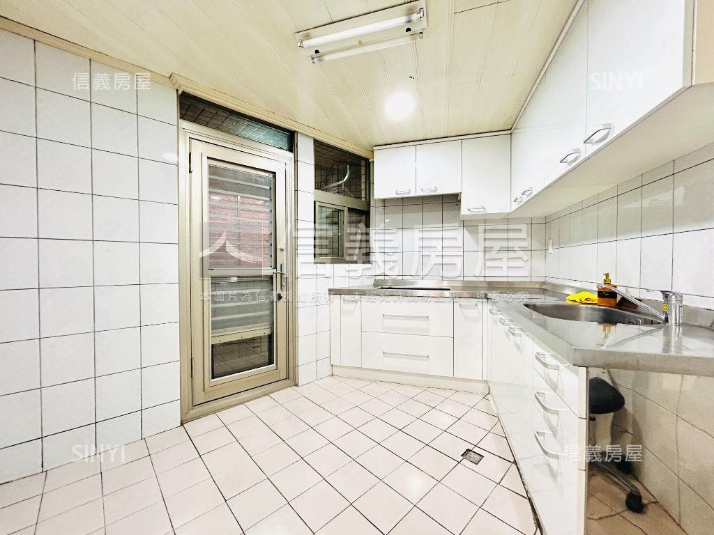 內湖捷運純白美妝３房車位房屋室內格局與周邊環境