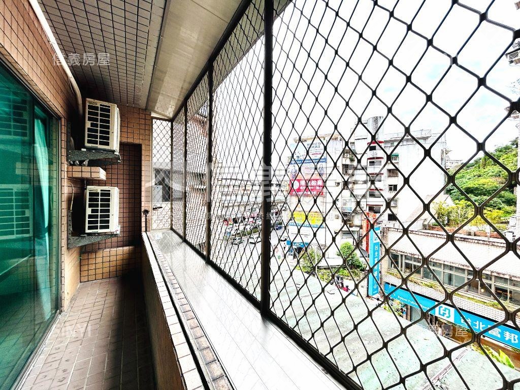 內湖捷運純白美妝３房車位房屋室內格局與周邊環境