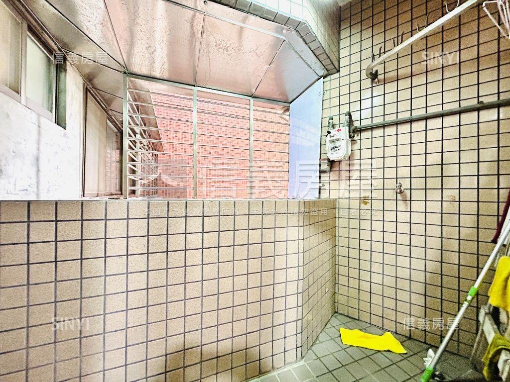 內湖捷運純白美妝３房車位房屋室內格局與周邊環境