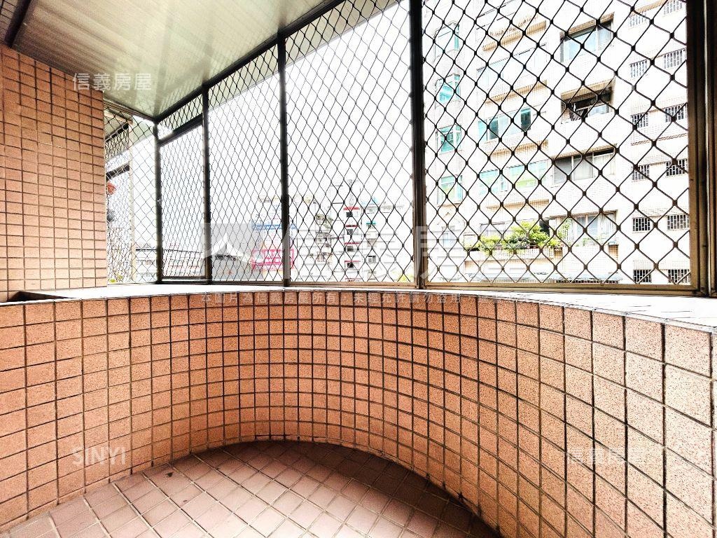 內湖捷運純白美妝３房車位房屋室內格局與周邊環境