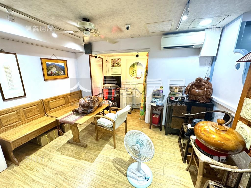 附中住辦邊間面公園坡車房屋室內格局與周邊環境