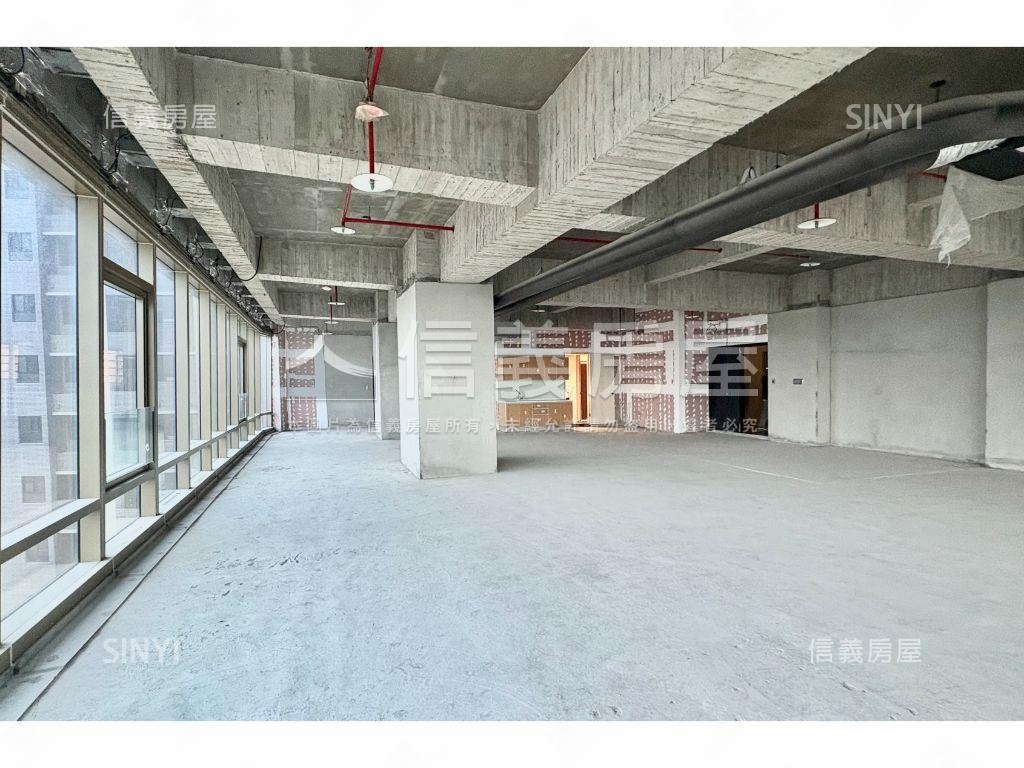 角間高樓ＴＯＰ１七期商辦房屋室內格局與周邊環境