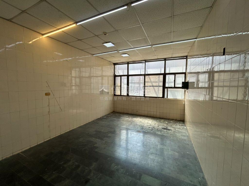 建工商圈正路金店房屋室內格局與周邊環境