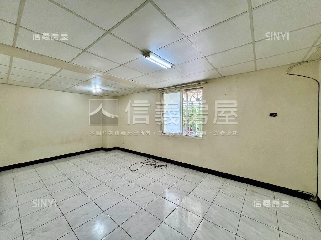 公園首排面寬約６米金樓店房屋室內格局與周邊環境