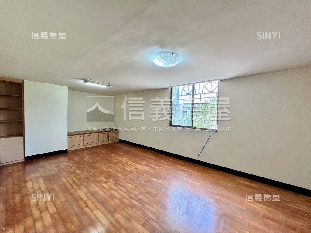 公園首排面寬約６米金樓店房屋室內格局與周邊環境