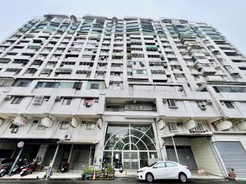 公園首排面寬約６米金樓店