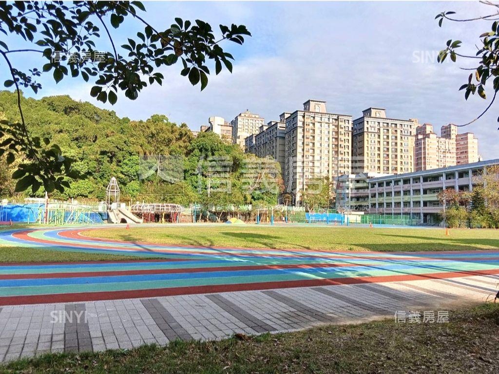 典藏藝術家樓中樓房屋室內格局與周邊環境