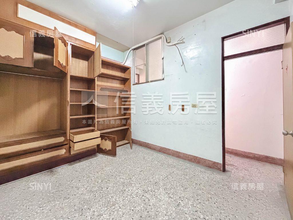 東區崇善路熱鬧店面房屋室內格局與周邊環境