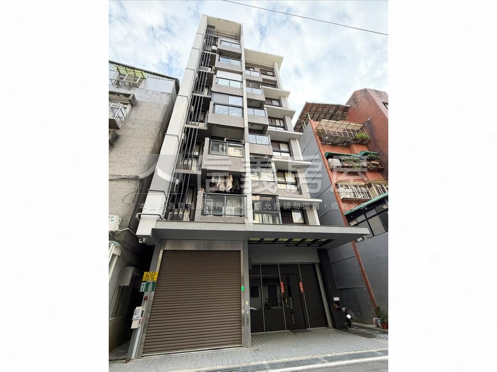 公園捷運高樓美妝電梯車位房屋室內格局與周邊環境