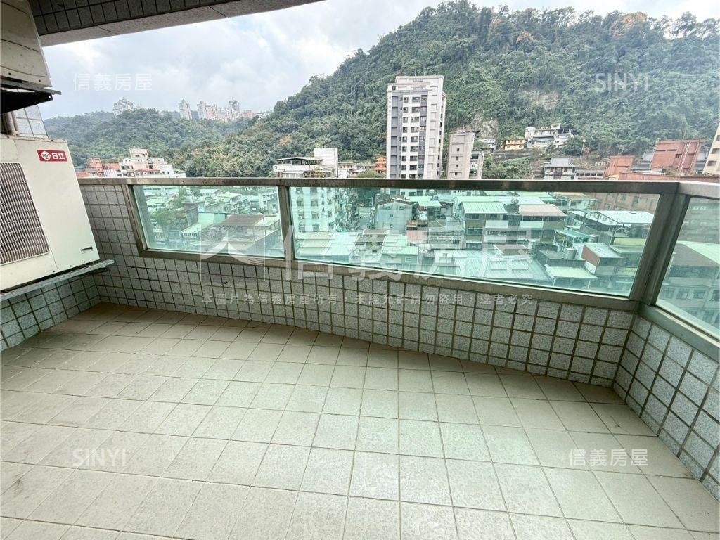 棟樑近捷運高樓景觀商辦房屋室內格局與周邊環境