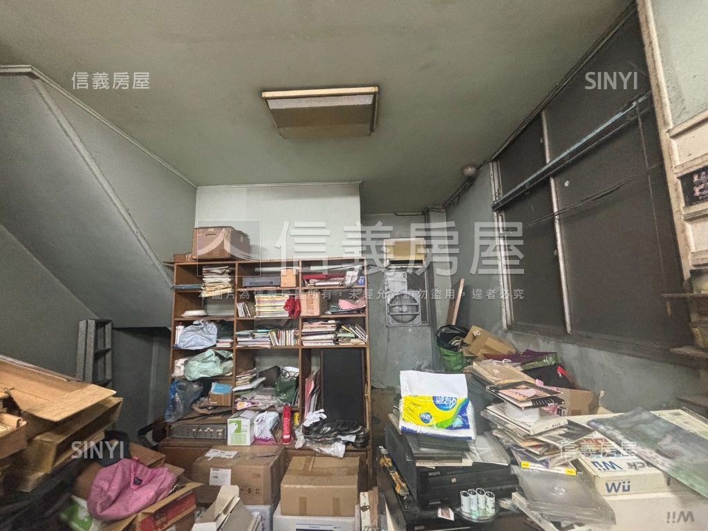 正中清路上臨路人潮多樓店房屋室內格局與周邊環境