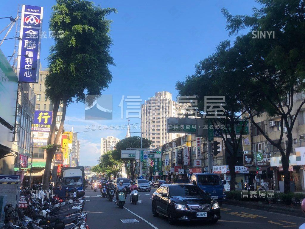 正中清路上臨路人潮多樓店房屋室內格局與周邊環境