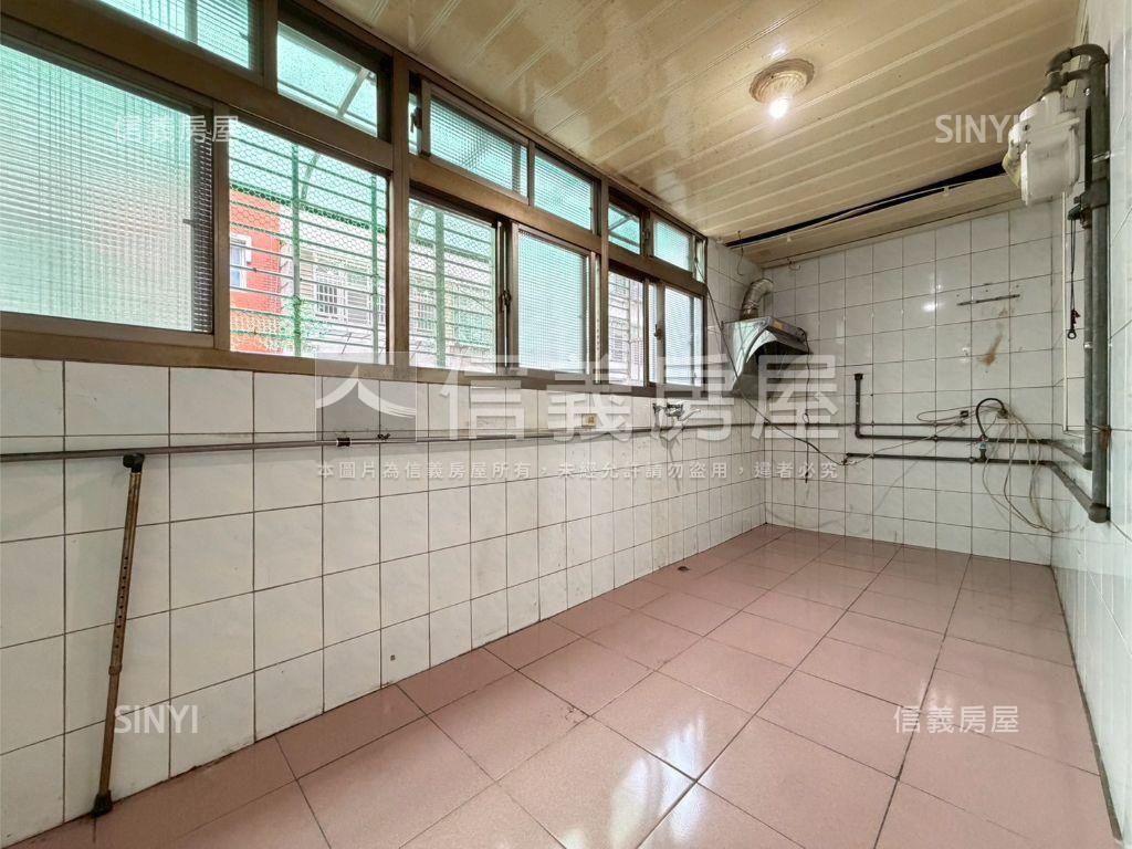 中和街方正三樓美寓房屋室內格局與周邊環境