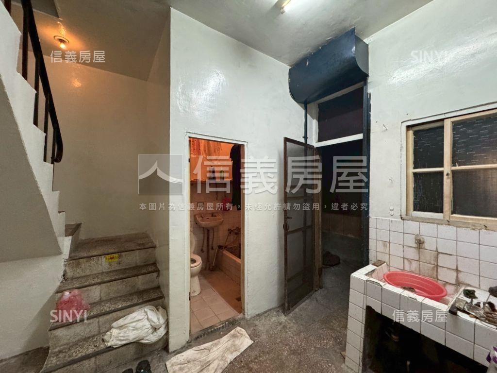 三房低總價臨路透天房屋室內格局與周邊環境