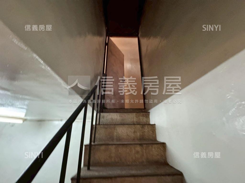三房低總價臨路透天房屋室內格局與周邊環境