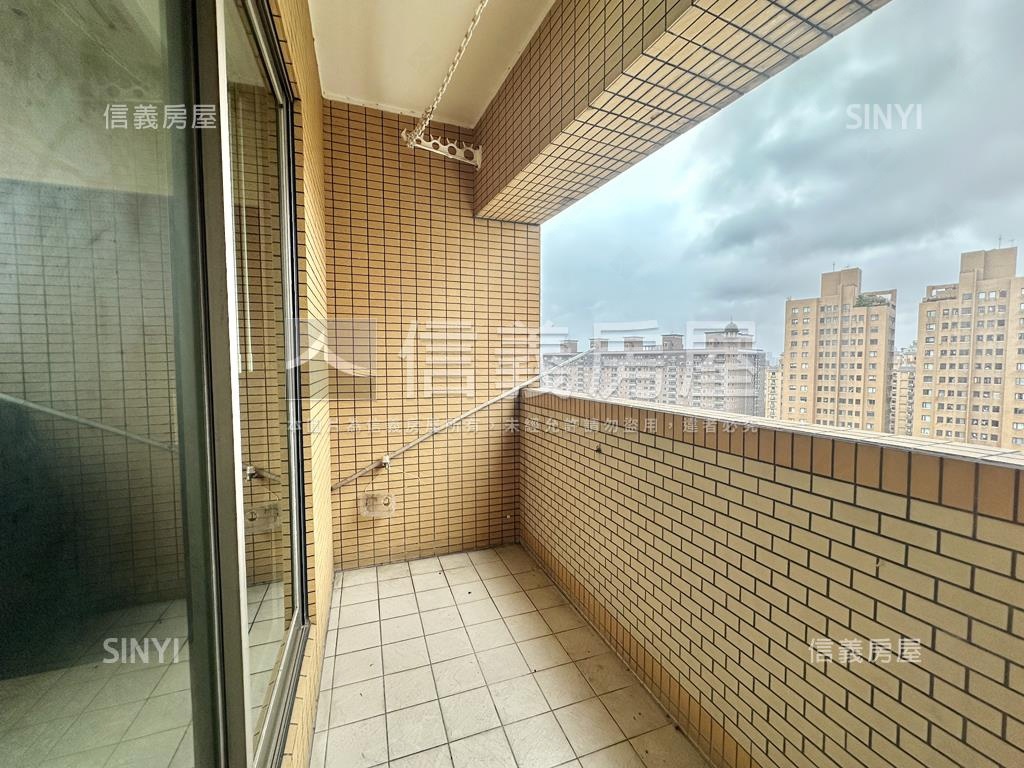 春日路河景三房車位房屋室內格局與周邊環境