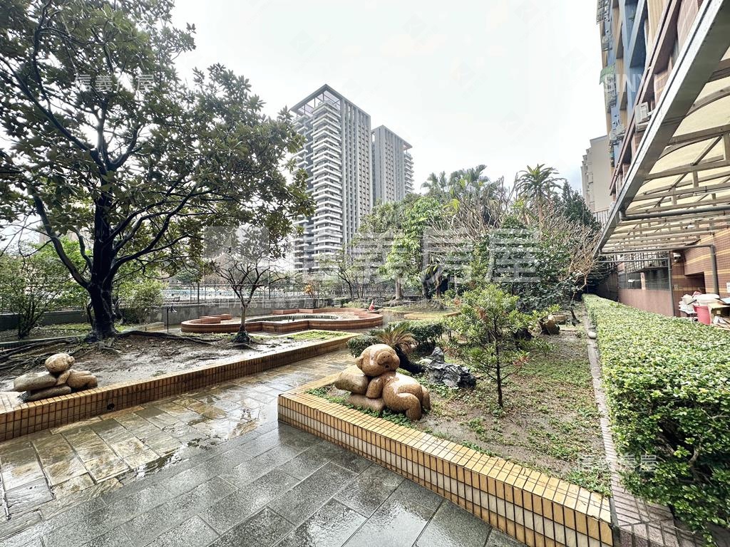 春日路河景三房車位房屋室內格局與周邊環境