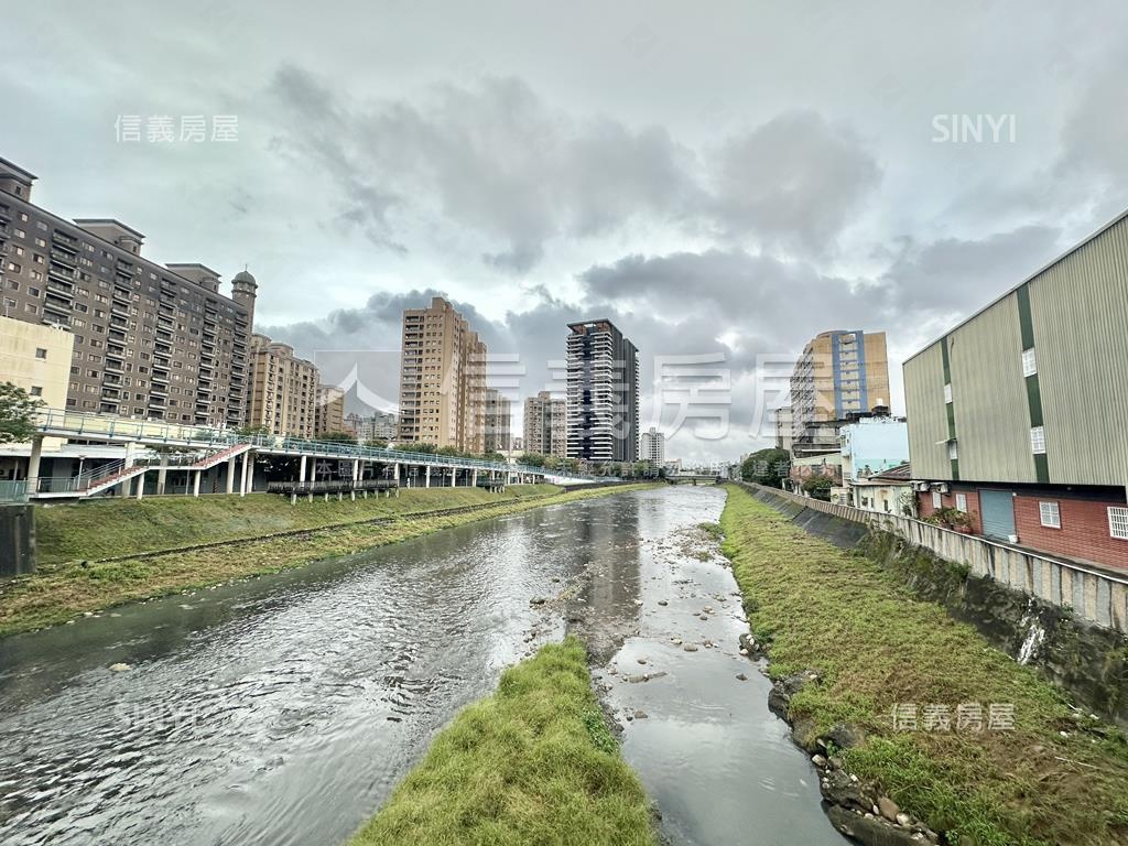 春日路河景三房車位房屋室內格局與周邊環境