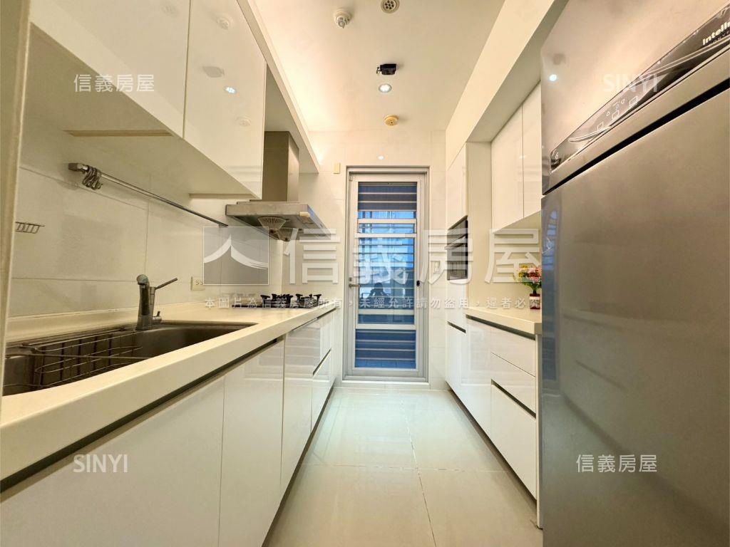 專任御天地外棟高樓美裝潢房屋室內格局與周邊環境