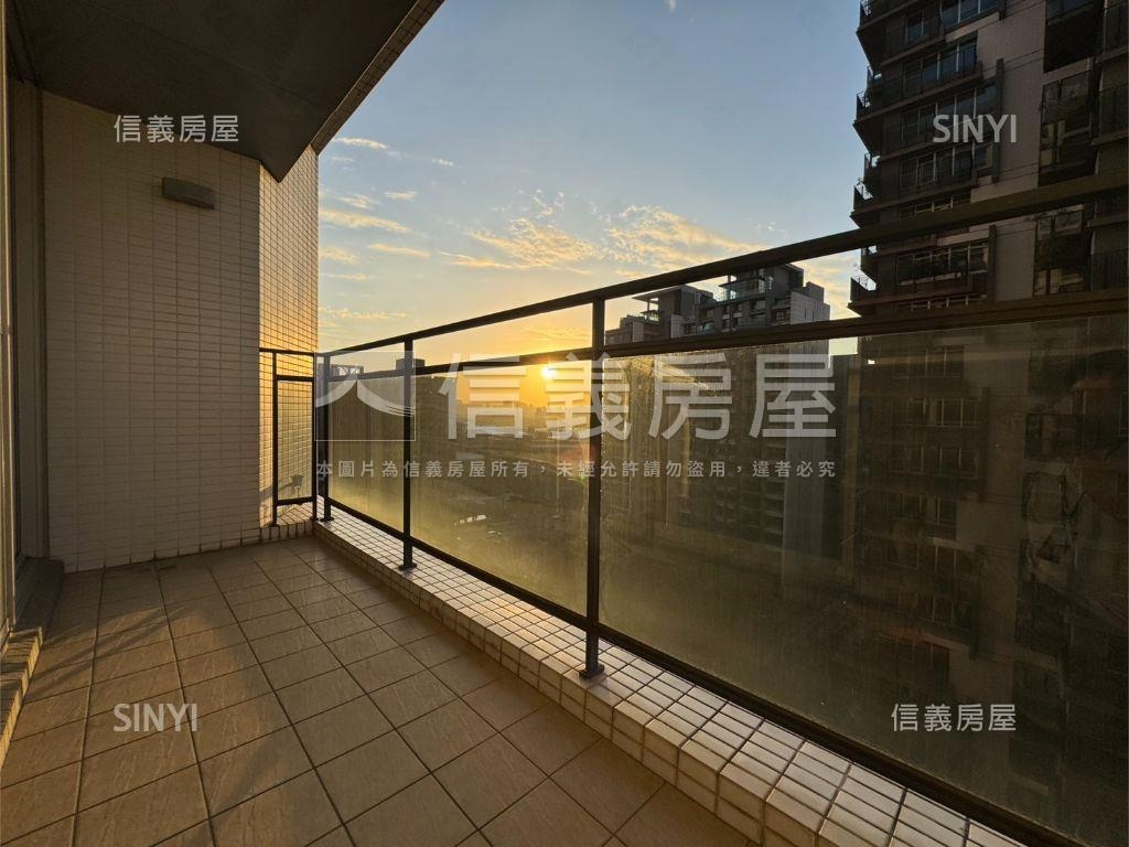 專任御天地外棟高樓美裝潢房屋室內格局與周邊環境