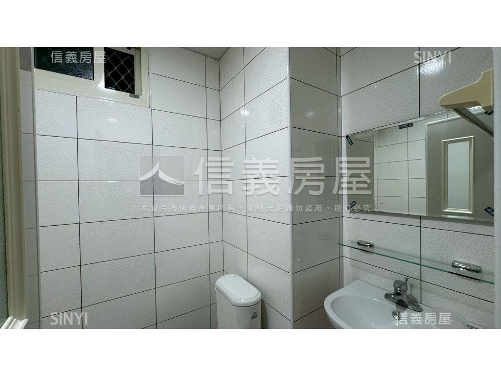 專任向上路近草悟道金店面房屋室內格局與周邊環境