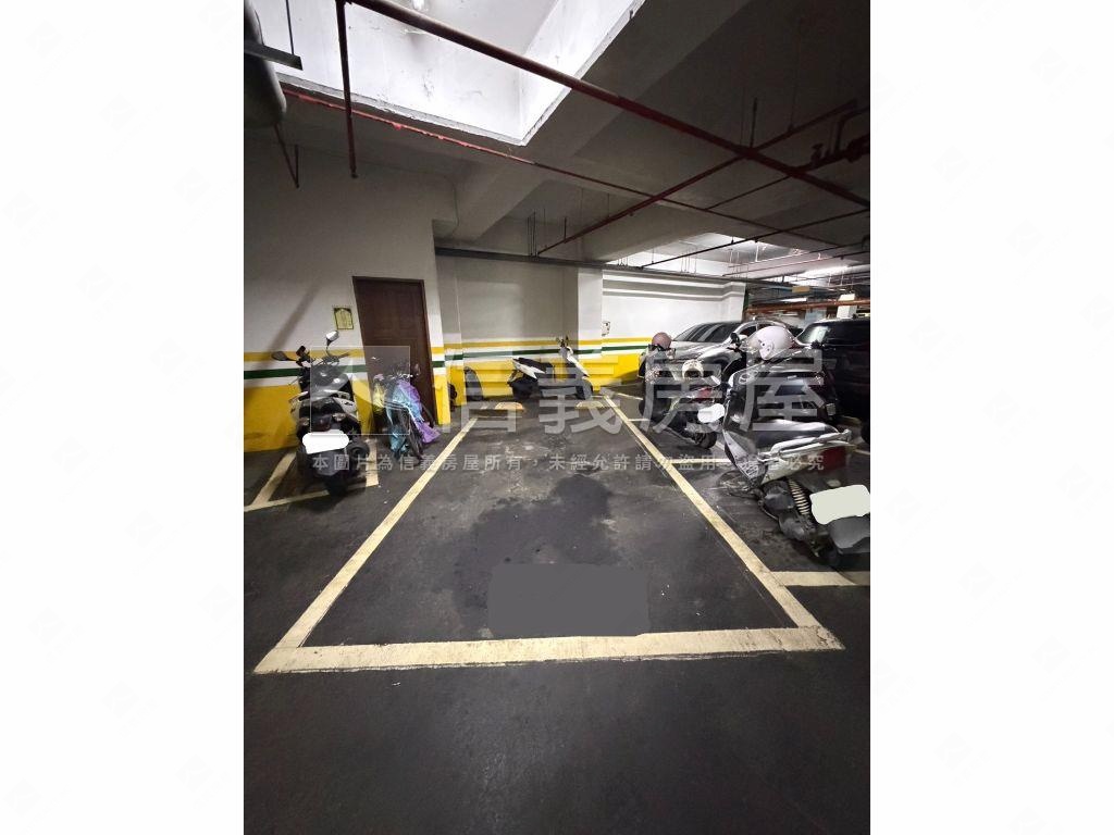 １８甲精美假期四房車位房屋室內格局與周邊環境