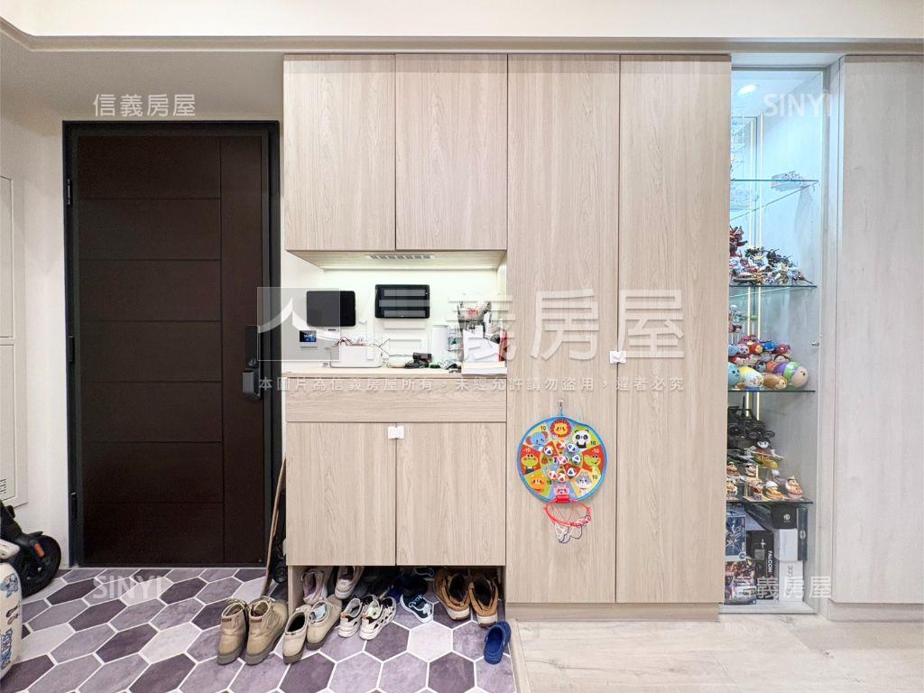 專任。冠德天韻２房車位房屋室內格局與周邊環境