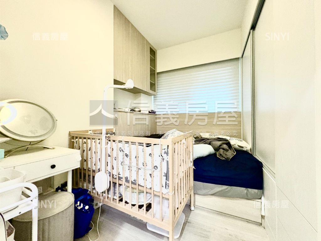 專任。冠德天韻２房車位房屋室內格局與周邊環境