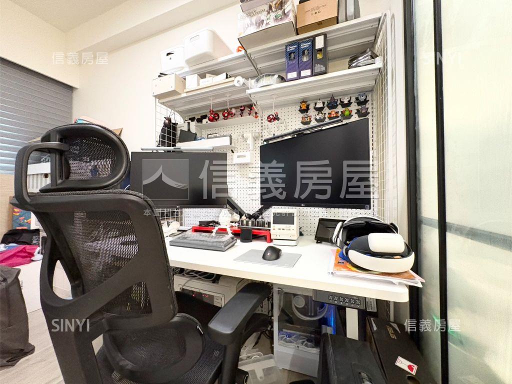 專任。冠德天韻２房車位房屋室內格局與周邊環境