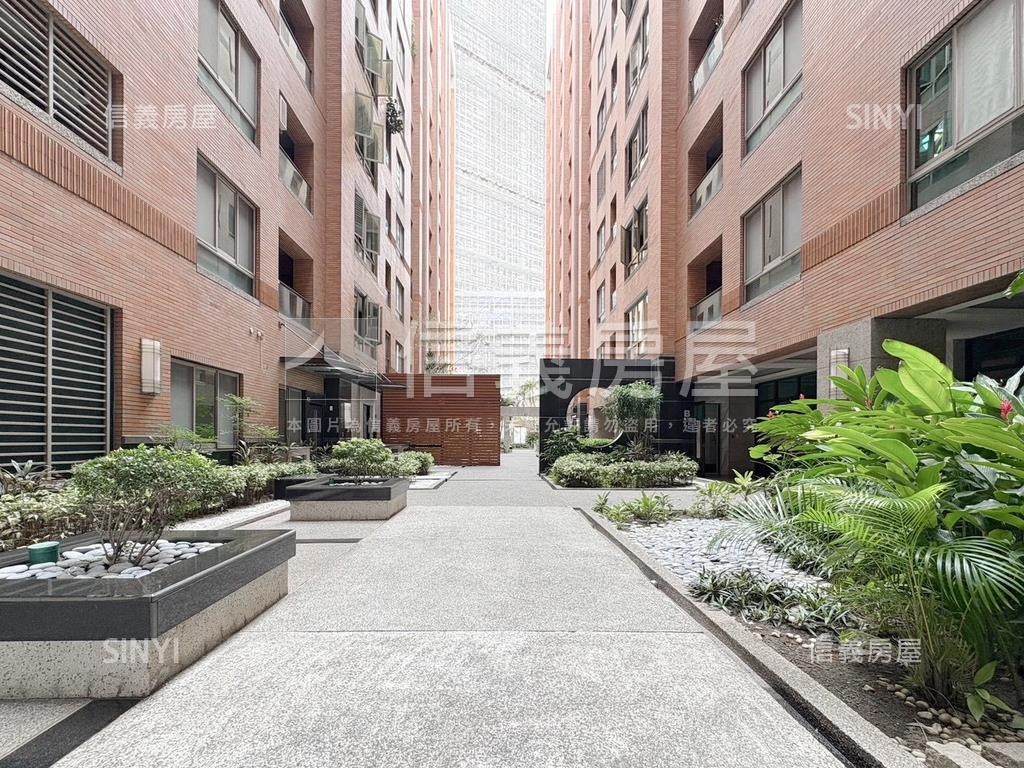 農十六現代京城｜三房平車房屋室內格局與周邊環境