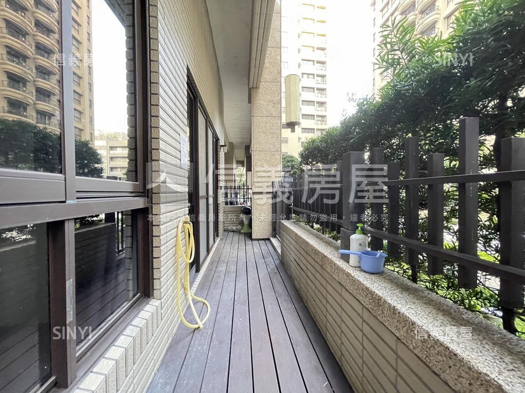 京王●一樓前庭後院附車位房屋室內格局與周邊環境