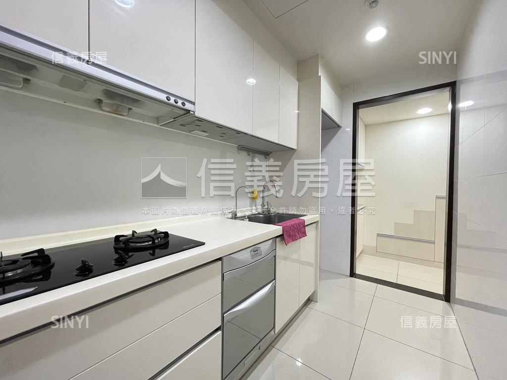 京王●一樓前庭後院附車位房屋室內格局與周邊環境