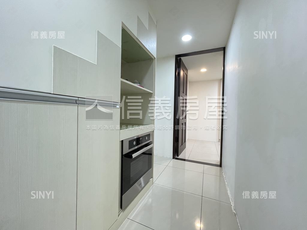 京王●一樓前庭後院附車位房屋室內格局與周邊環境