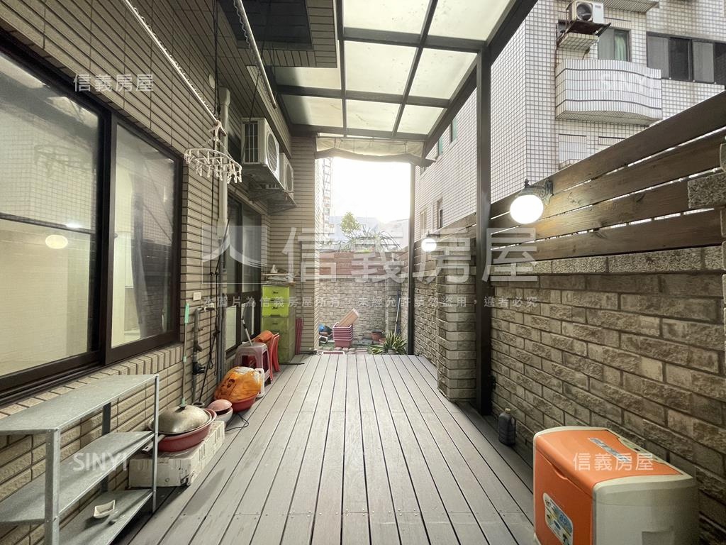 京王●一樓前庭後院附車位房屋室內格局與周邊環境