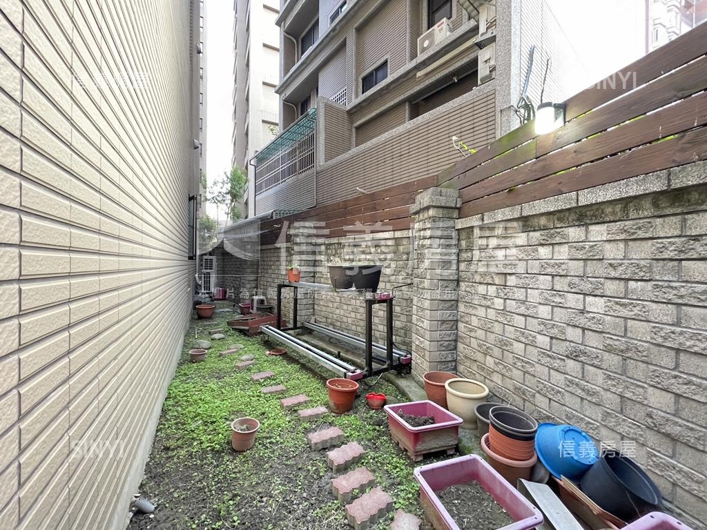 京王●一樓前庭後院附車位房屋室內格局與周邊環境
