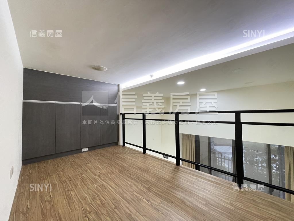 京王●一樓前庭後院附車位房屋室內格局與周邊環境