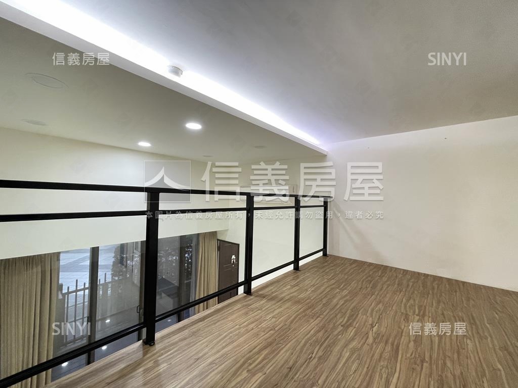 京王●一樓前庭後院附車位房屋室內格局與周邊環境