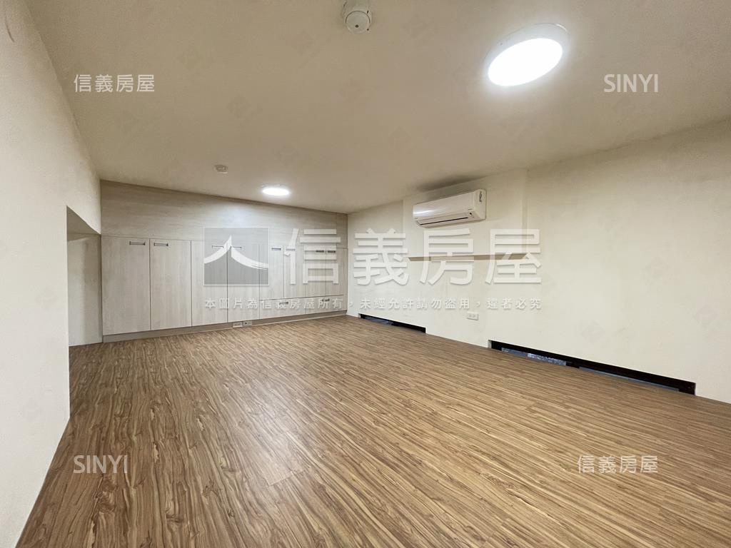 京王●一樓前庭後院附車位房屋室內格局與周邊環境