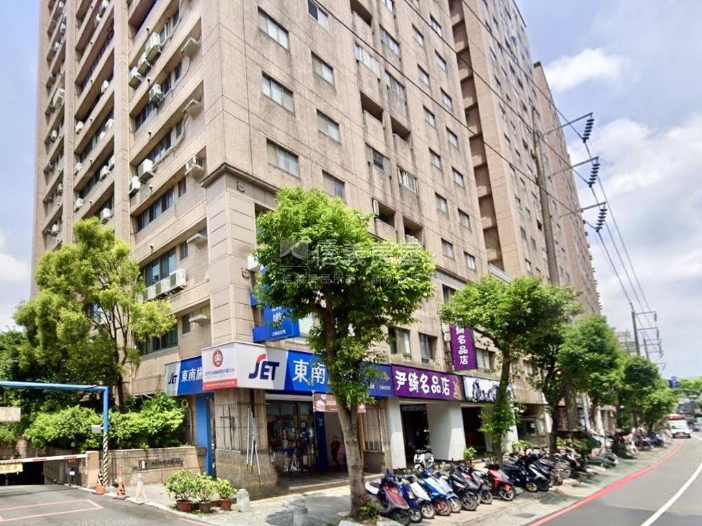 近老街正路邊面寬燙金店面房屋室內格局與周邊環境